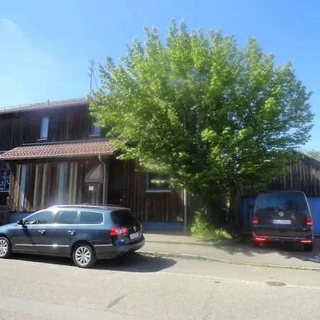 Holzhaus Mit Grüner Aussicht Zum Erholen *